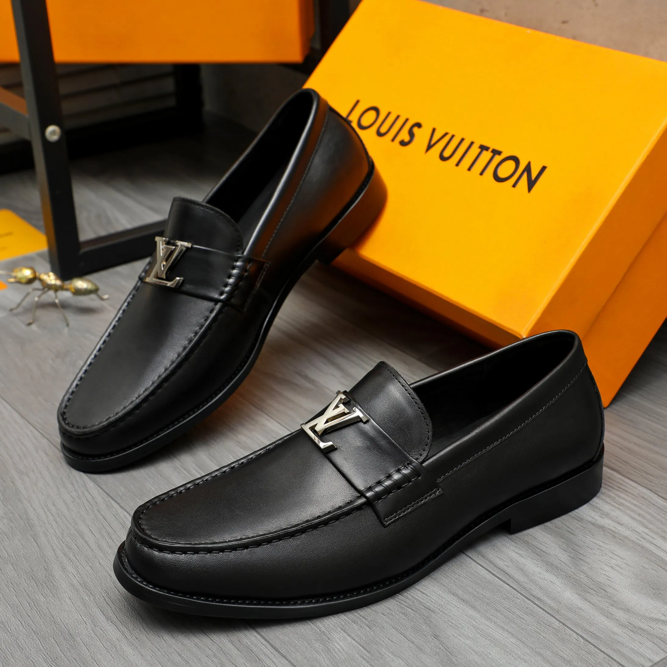 Men's shoes 💰442 Product trademark: LV "Louis Vuitton" business slip-on leather shoes Regular size: 38-46 (45.46 custom-made, non-returnable) Product materials: Selected high-quality cowhide upper, cowhide lining, original rubber outsole